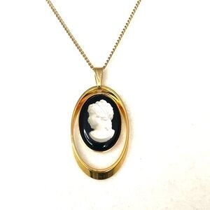 Cameo Necklace Vintage 18” Chain